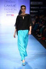 Model walk the ramp for Wendell Rodericks show at Lakme Fashion Week Day 2 on 4th Aug 2012 (16).JPG